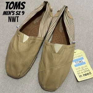 NWT-TOMS Men’s Sz 9 Classic Slip On Shoes-Tan/Beige Cloth Uppers